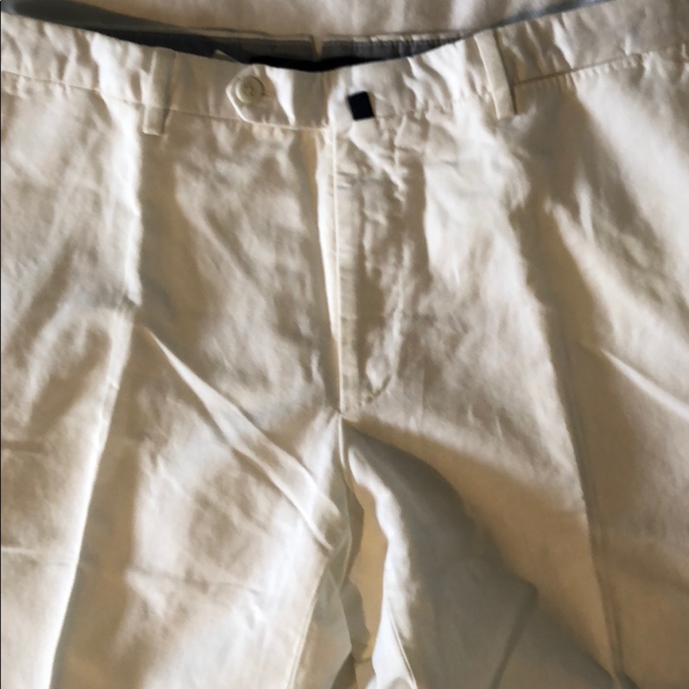 White men’s cotton linen khaki Incotex pants.
